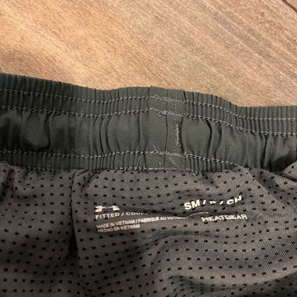 Under Armour Grey Athletic Workout Shorts Men Small‎ - Picture 3 of 4